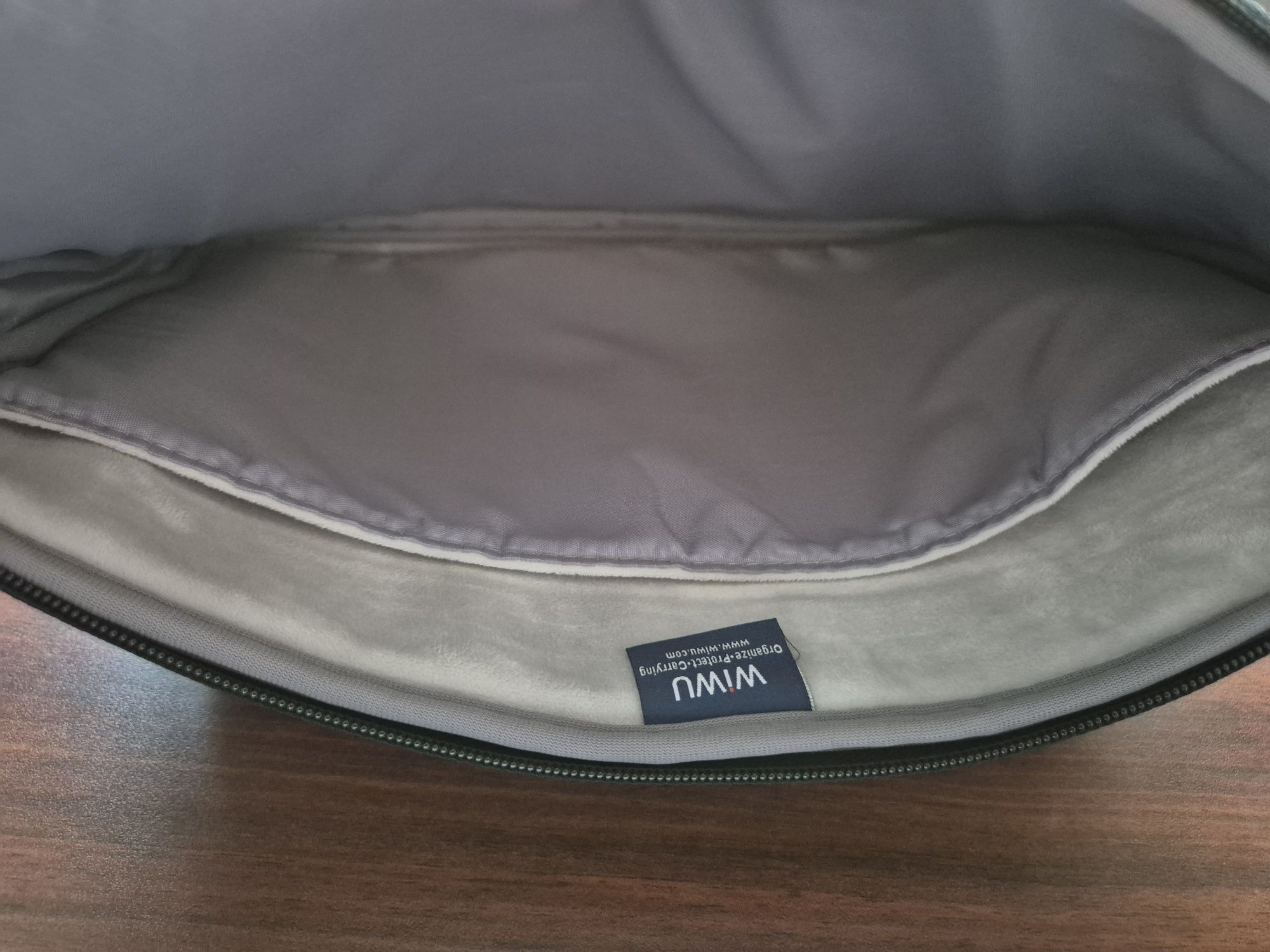 Etui Wiwu dedykowane do MacBook Air 13.3 cala.  Świetna jakość