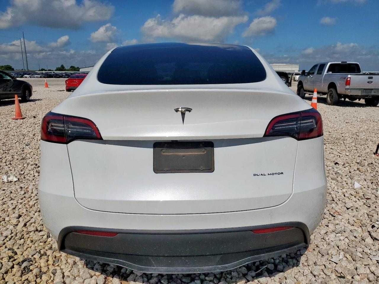 2023 TESLA MODEL Y білий колір