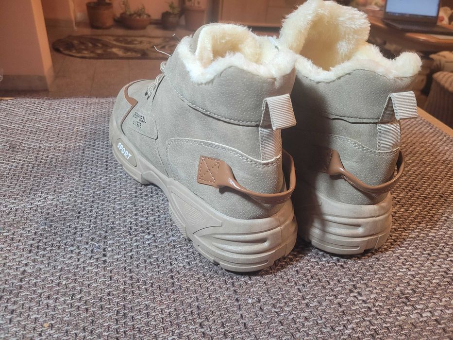 Piękne Nowe -buty zimowe rozmiar 44 duży rozmiar . zakup nietrafiony