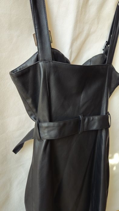 MOHITO przepiękna skórzana czarna sukienka 34 XS pasek wyszczuplająca