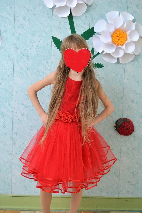 Нарядное платье на девочку 6-7 лет на утренник