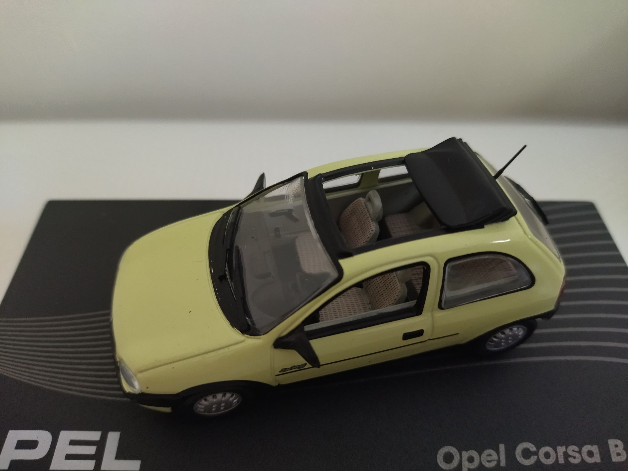 Miniatura Opel Corsa B Swing Cabrio 1/43 Nova