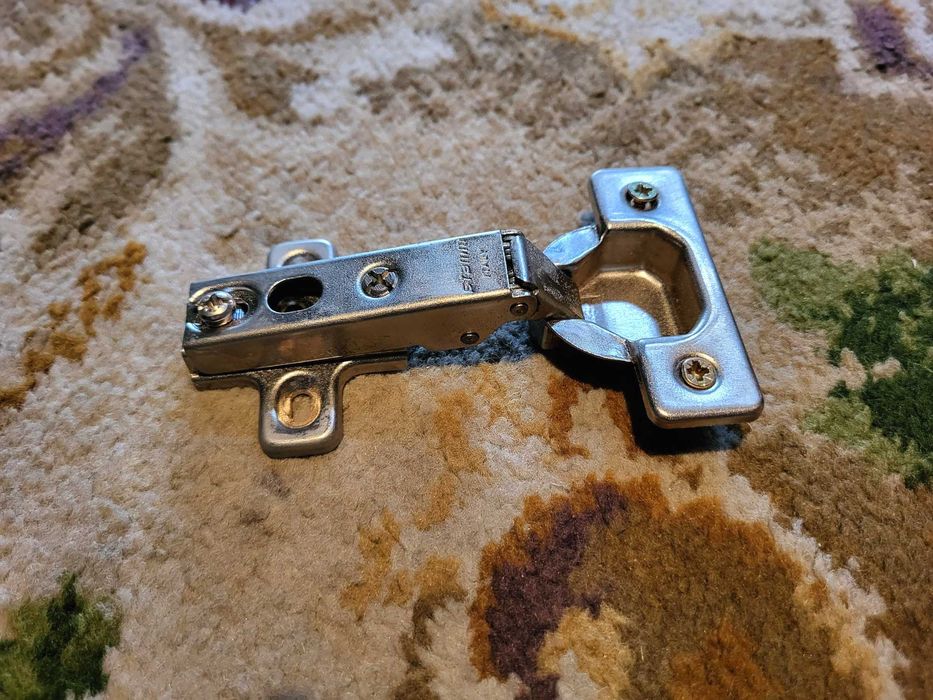 44 sztuki - zawiasy meblowe, 21 uchwytów do mebli INOX + śrubki