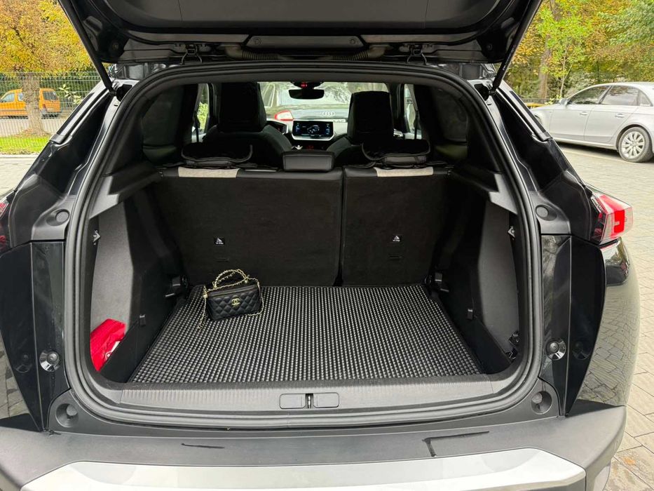 автомобіль Peugeot e-2008 GT 2020 електромобіль