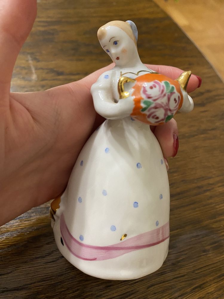 Figurka made in USSR kolekcjonerska porcelanowa kobieta z dzbanem