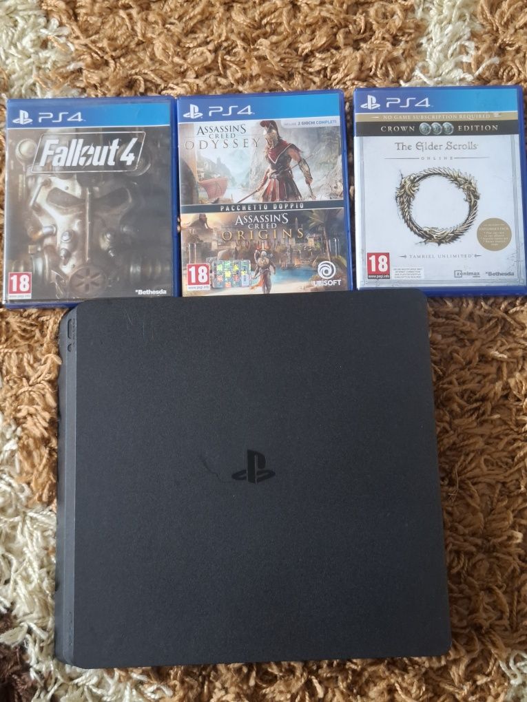 PS4 Slim 500GB + Oryginalny Pad + 4 Gry