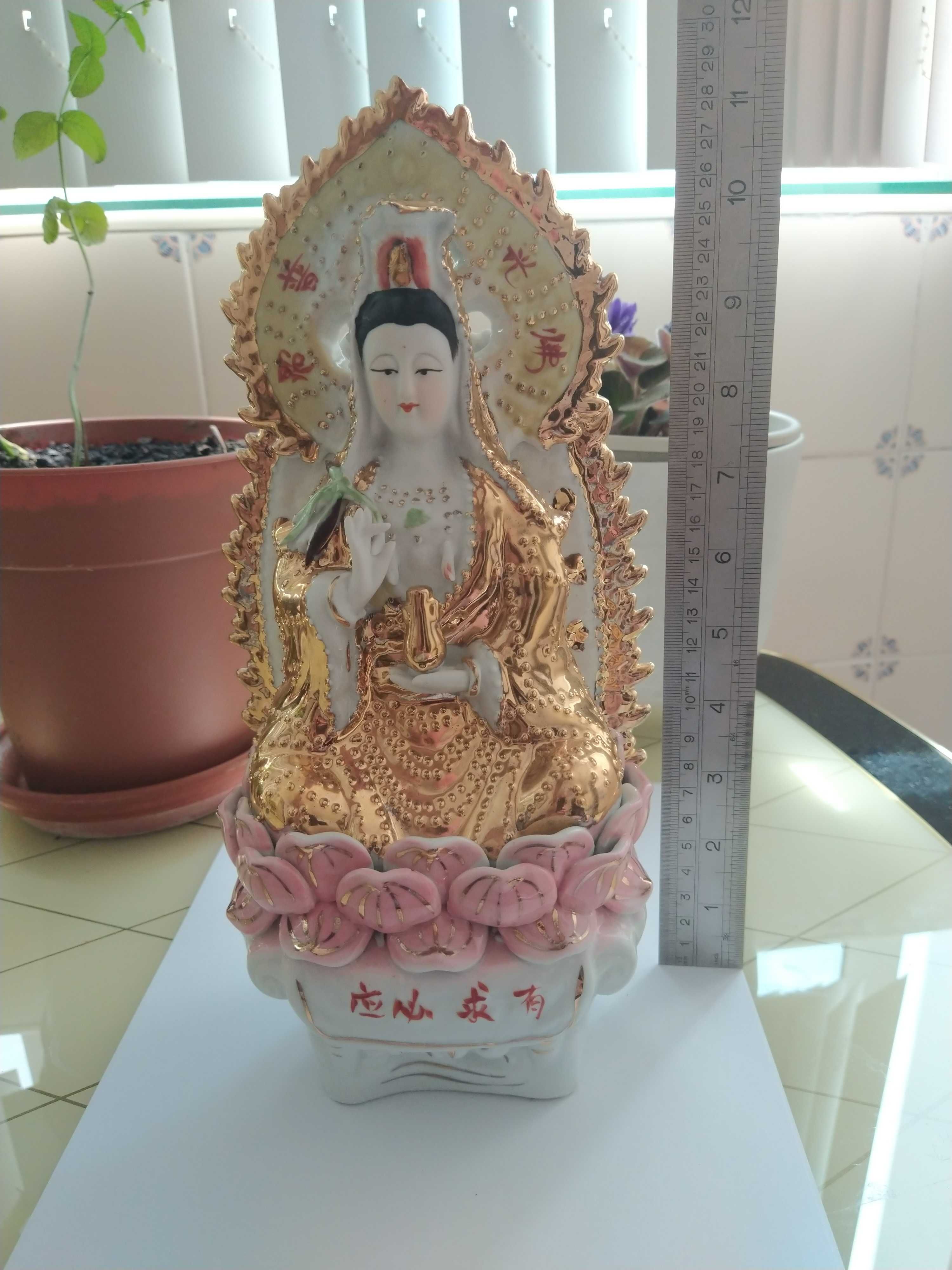 Guan Yin antiga em porcelana fina chinesa