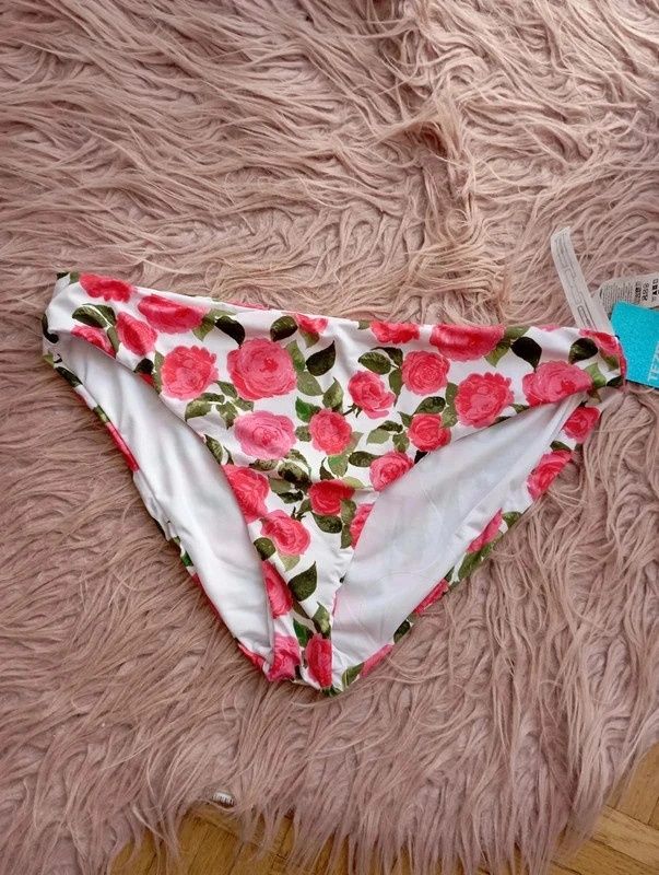 Nowe majtki od stroju kąpielowego w róże Tezenis L nowe