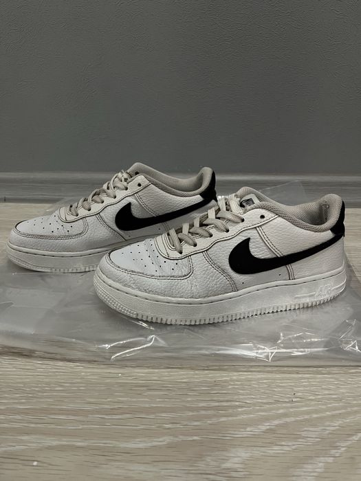 Кросівки жіночі оригінальні Nike Air Force