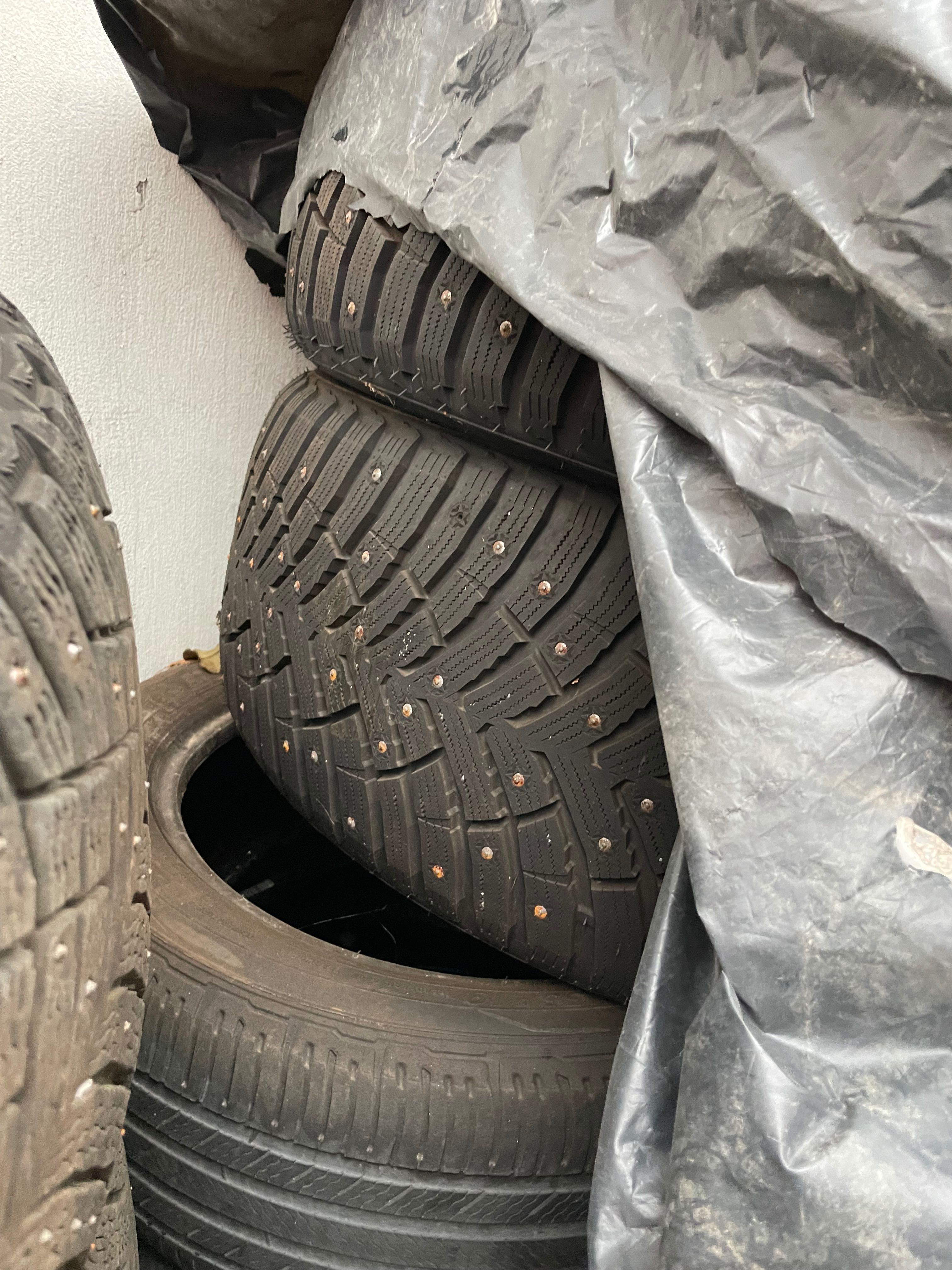 Резина зимова шини шиповані 285/50/R20