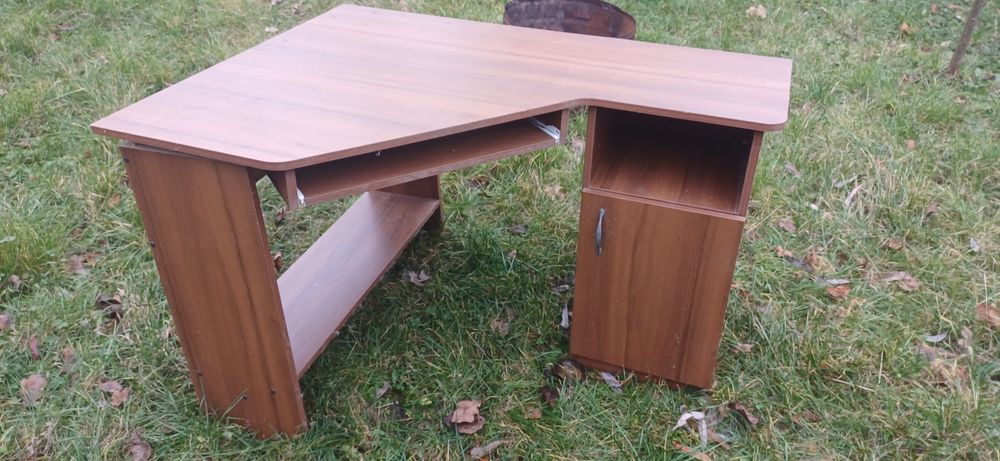 Продам компютерний угловий стіл