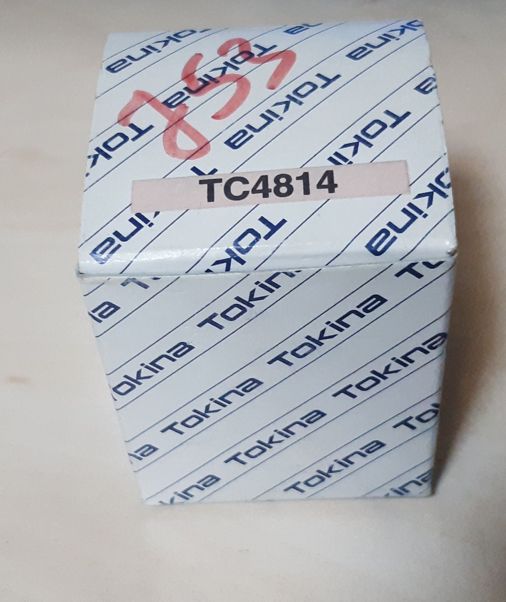 Об'єктив Tokina 4.8mm f1.4