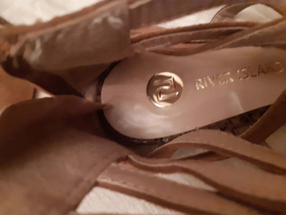 Wyprzedaż RIVER Island  zamszowe roz.37