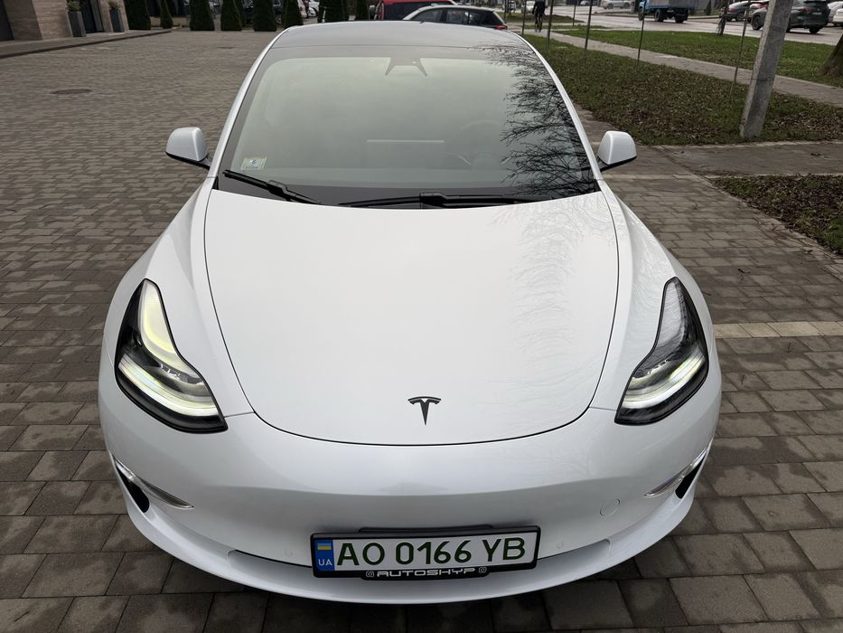 Tesla Model 3 рестайлінг 2021