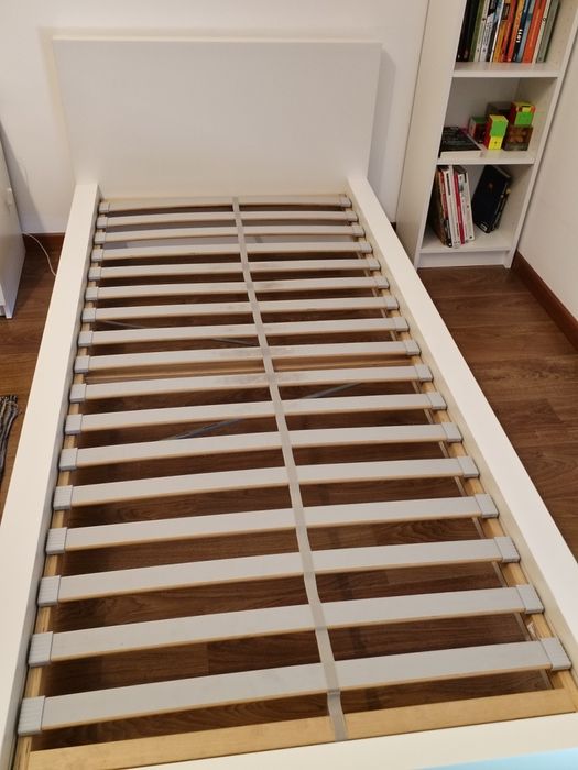 Cama IKEA malm 90x200com (solteiro)