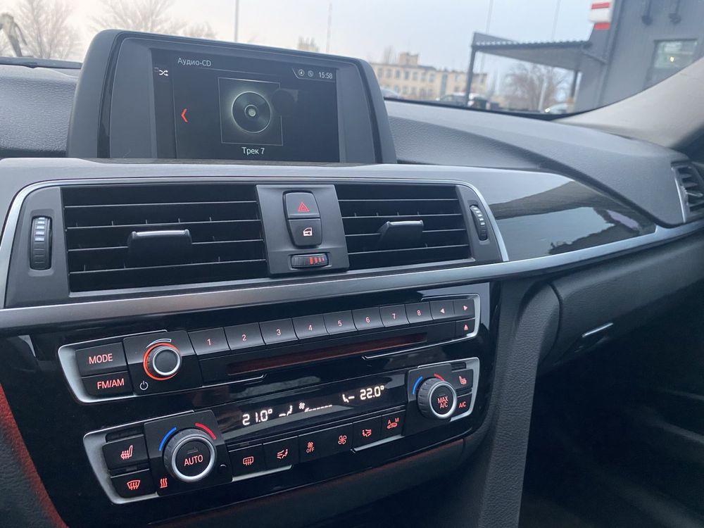BMW 320i 2018 року