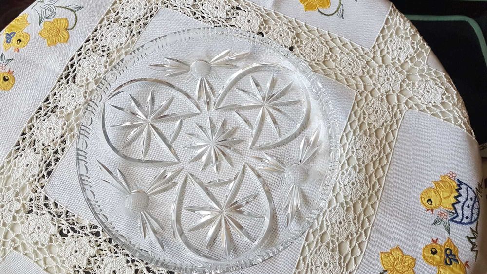 Serwis porcelanowy obiadowy na 12 osób.