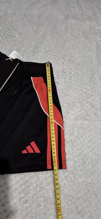 Adidas Messi sppdenki 7-8lat 128cm. CArne nowe. Zasuwane kieszenie