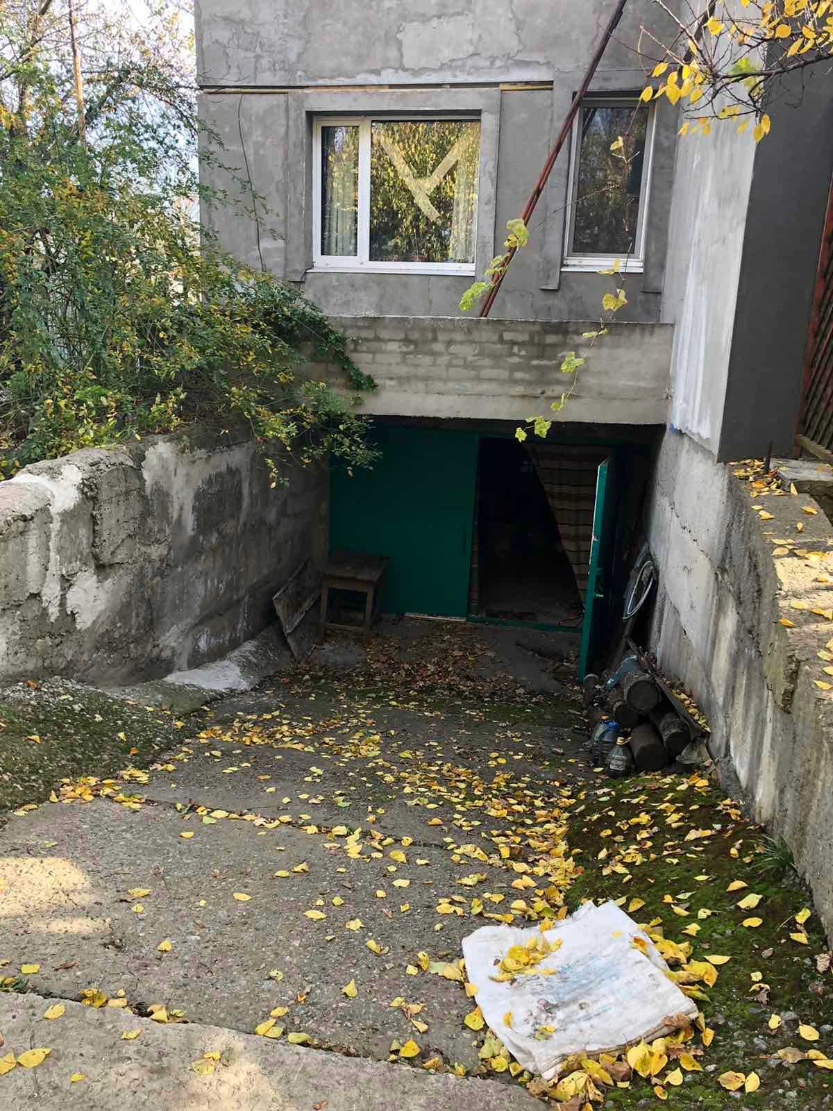 Продам 1/2 дома в п. Эсхар пл. 70,4 кв. м, все удобства