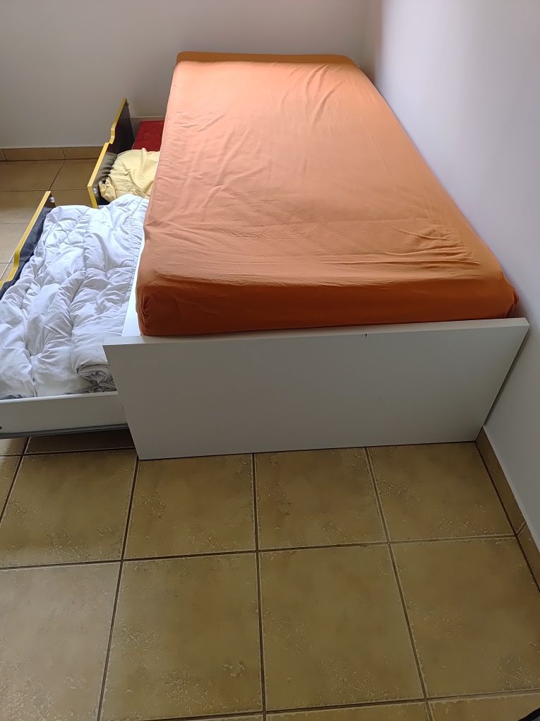 Łóżko z materacem 90x200