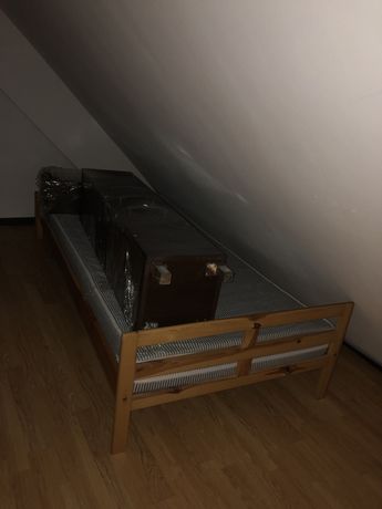 Łóżko + materac jednosobowe drewniane 90x200