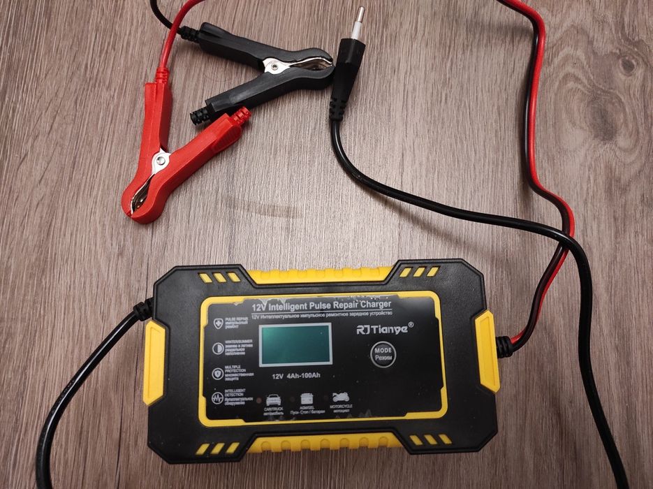 Зарядное импульсное  умное устройство, для авто аккумулятора.