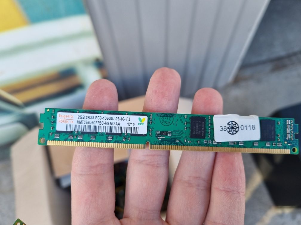 Оперативна пам'ять Hynix DDR3 2Gb 1333MHz PC3-10600U 1R8 CL9