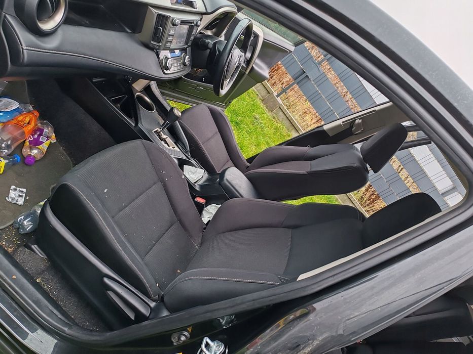 Fotele wnętrze pasy kanapa tył Toyota RAV-4 IV 12-18