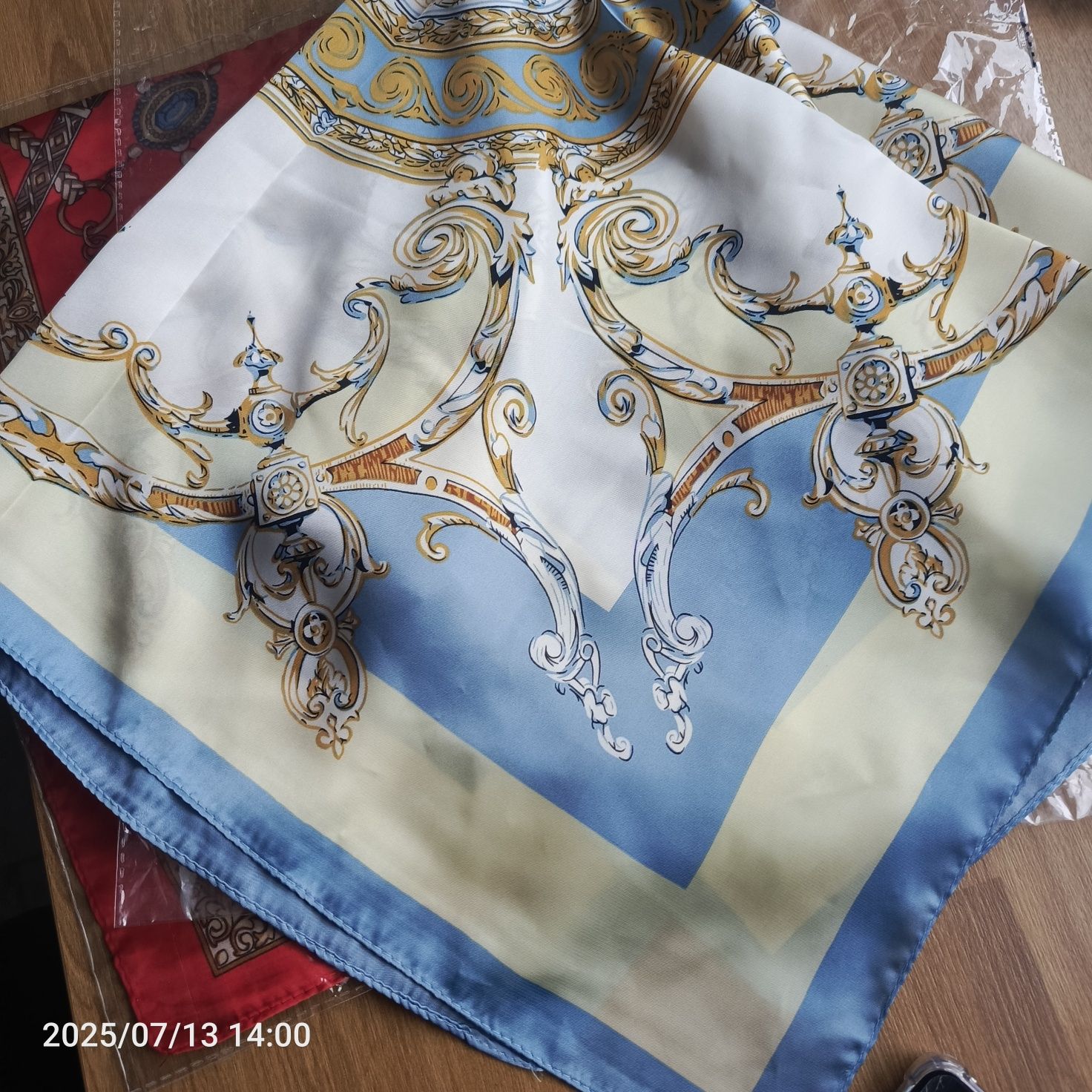 Nowa przepiękna kwadratowa Apaszka 70 cm jedwab sztuczny