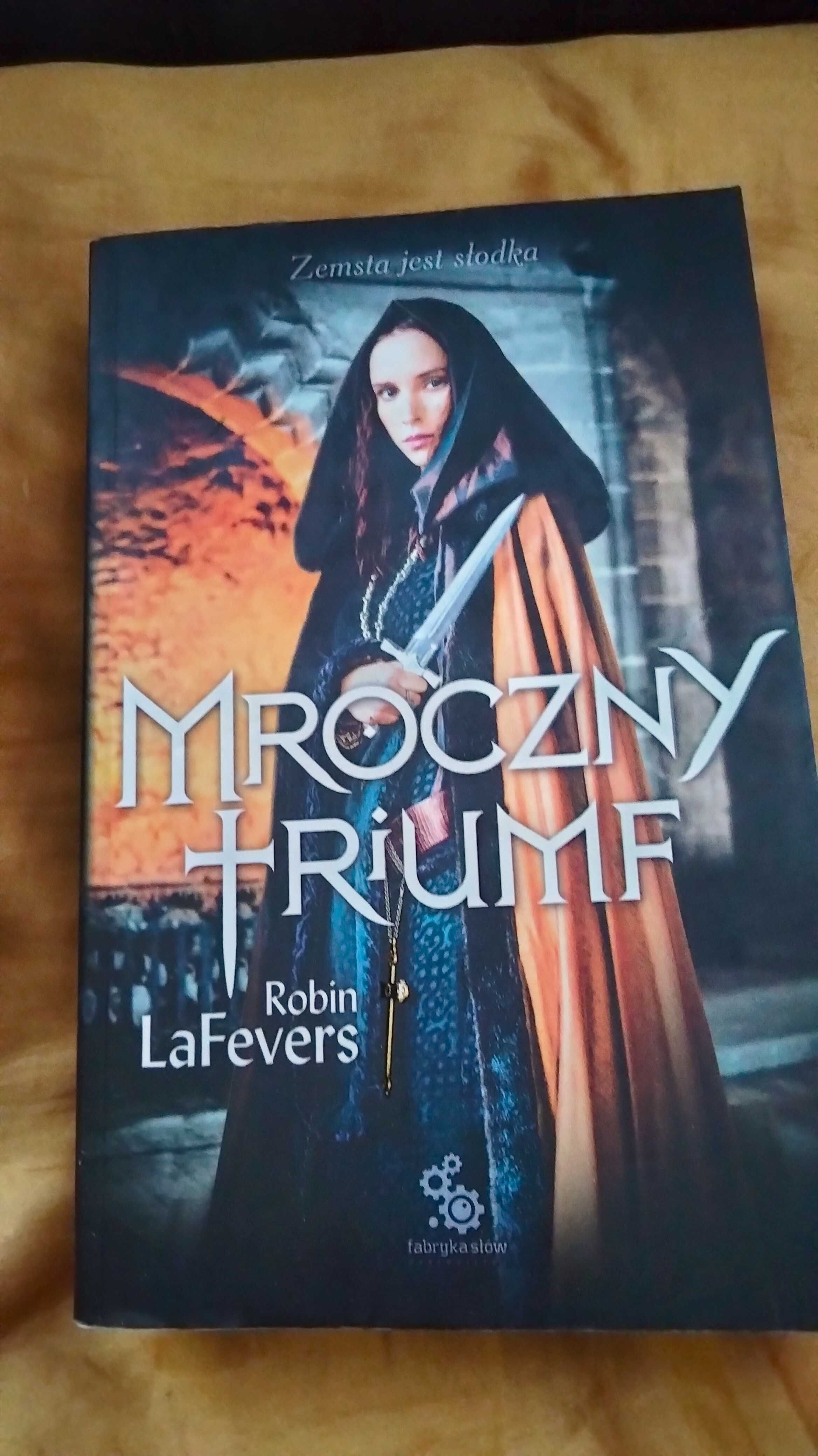 "Mroczny Triumf" – Robin LaFevers