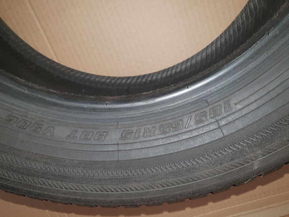 Komplet opon zimowych Yokohama 185/65 R15 88T