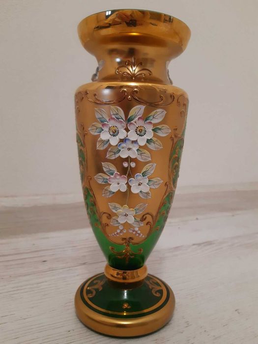 Ваза - Bohemia. Позолота, смальта, смарагдове скло, ручне ліплення.