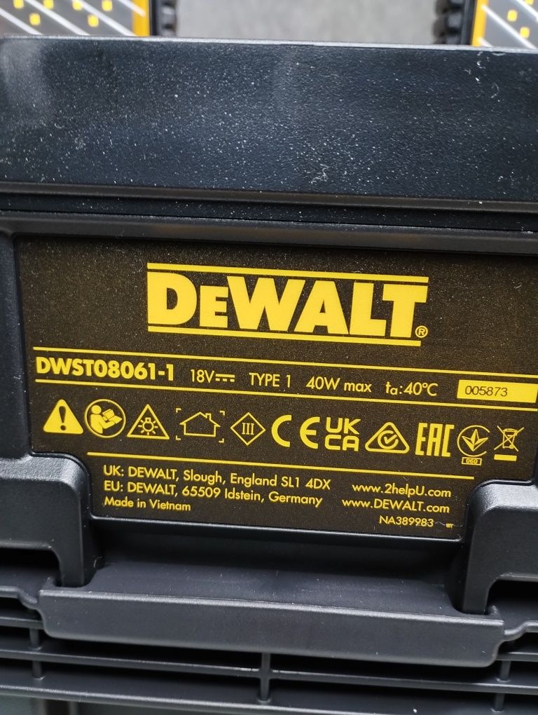 Skrzynia narzędziowa z oświetleniem Dewalt DWST08061-1