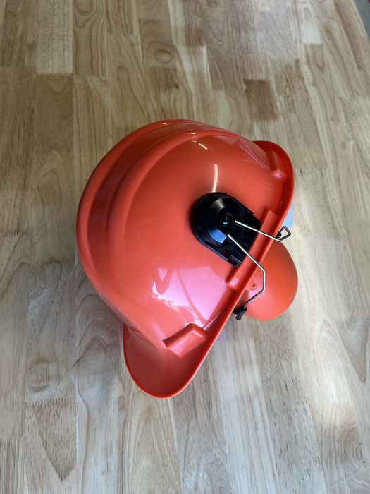 Kask ochronny z nausznikami