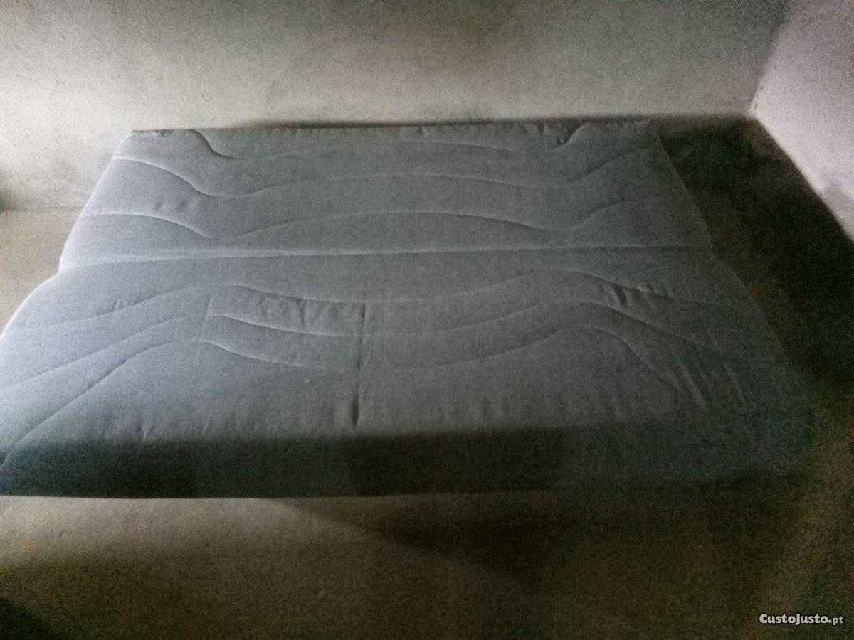 Sofa / Cama Excelente Estado com capa