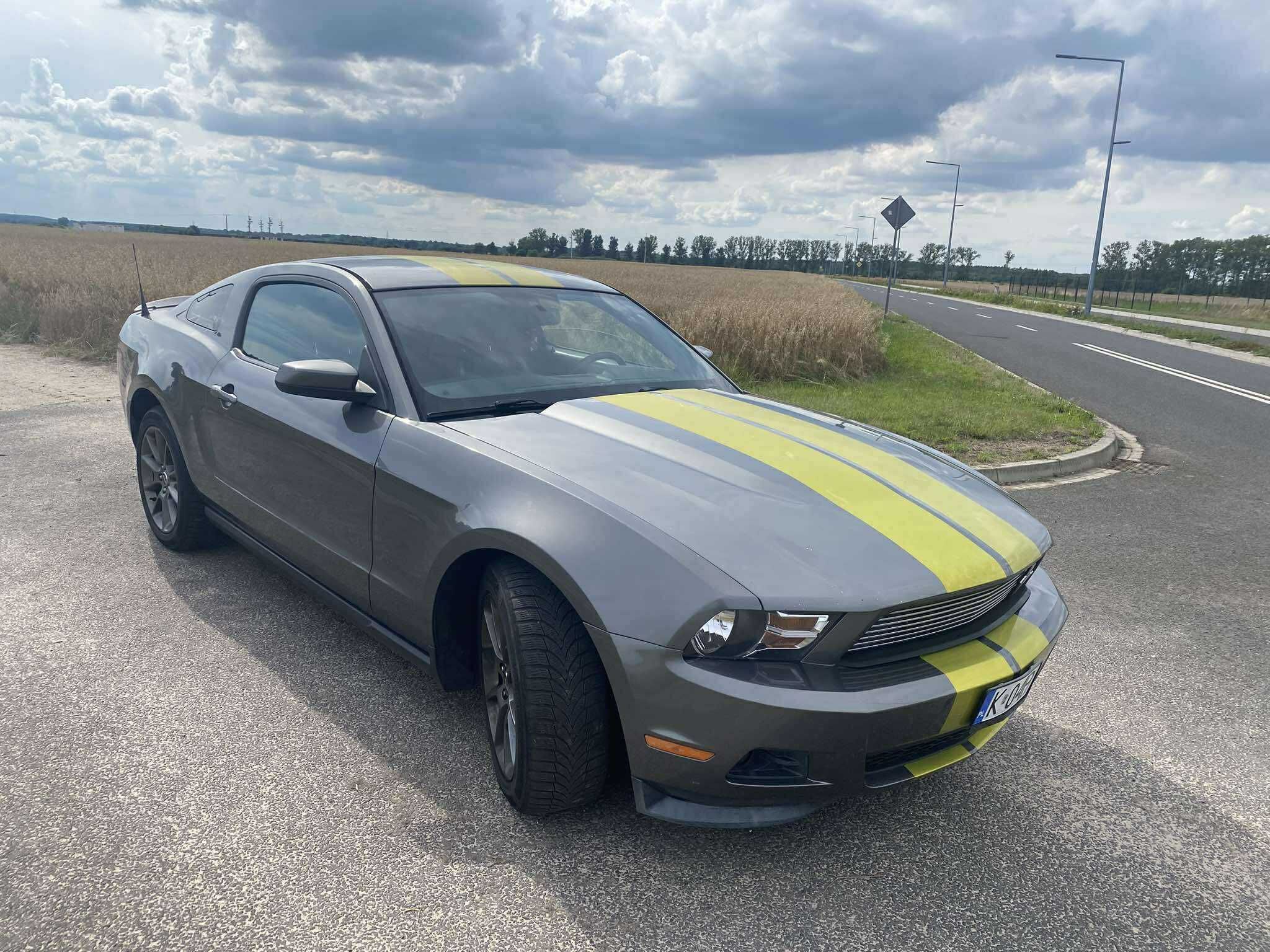 Ford Mustang 3.7 v6 2011r
