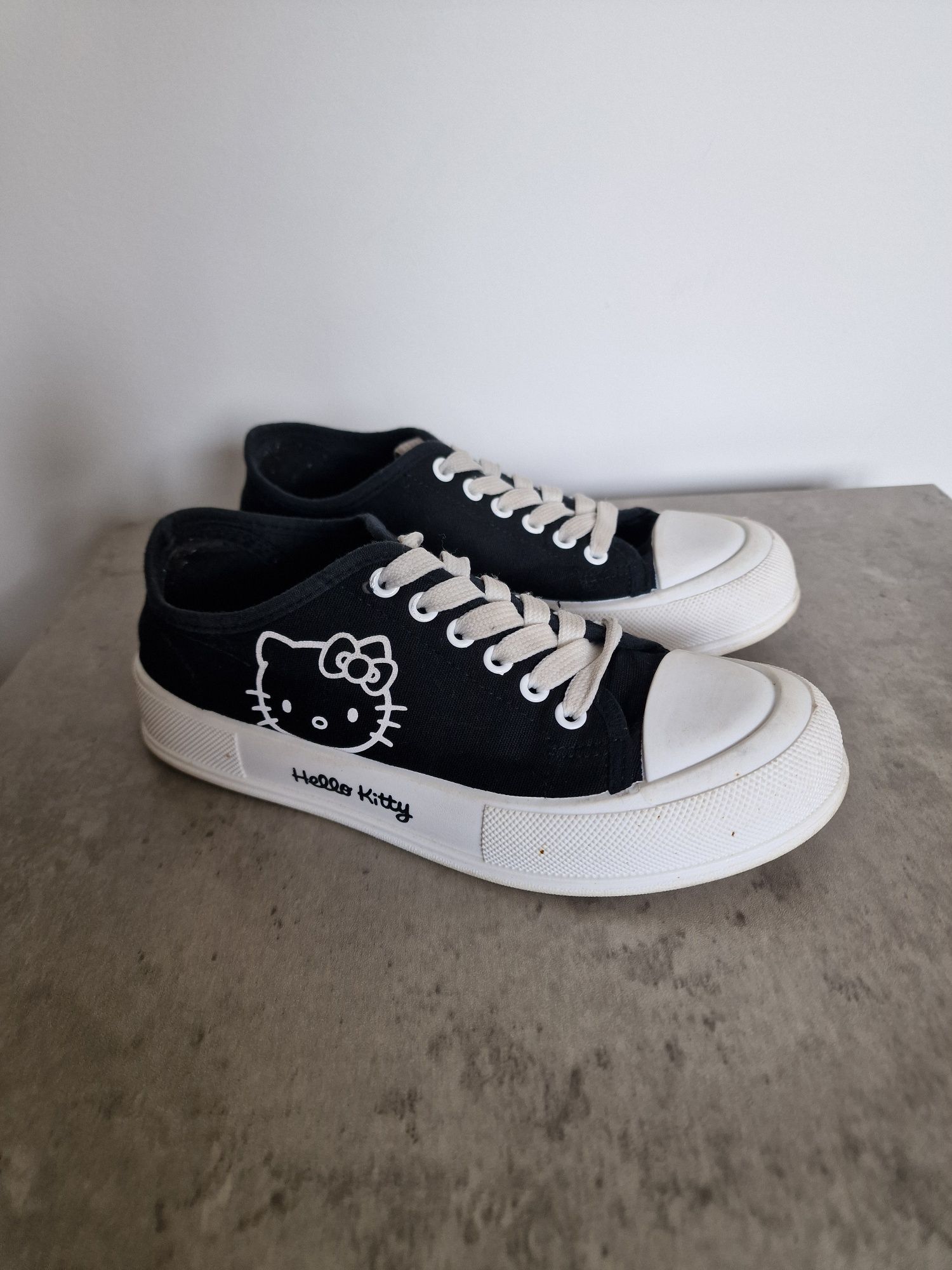 Buty tenisówki sportowe trampki Hello Kitty 35/36 wkładk 23cm stan BDB