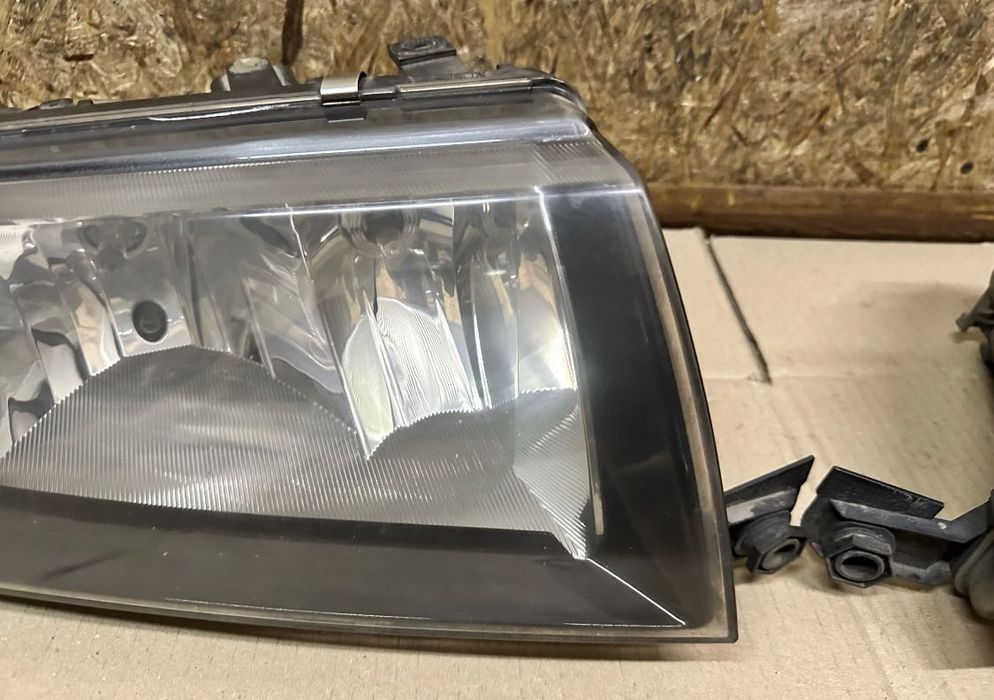 Lampa reflektor Skoda Fabia I Lewa prawa przednia przód EUROPA