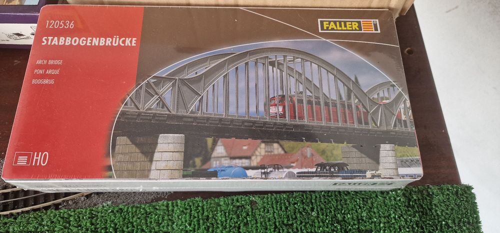 Cocheira e giratoria e outros