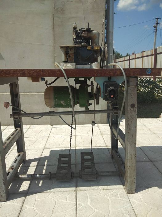 Продам оверлок , промисловий