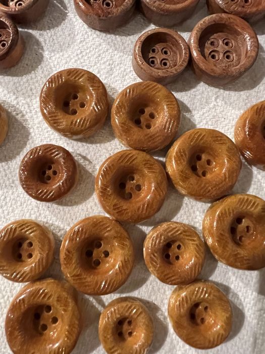 Botões vintage em madeira.