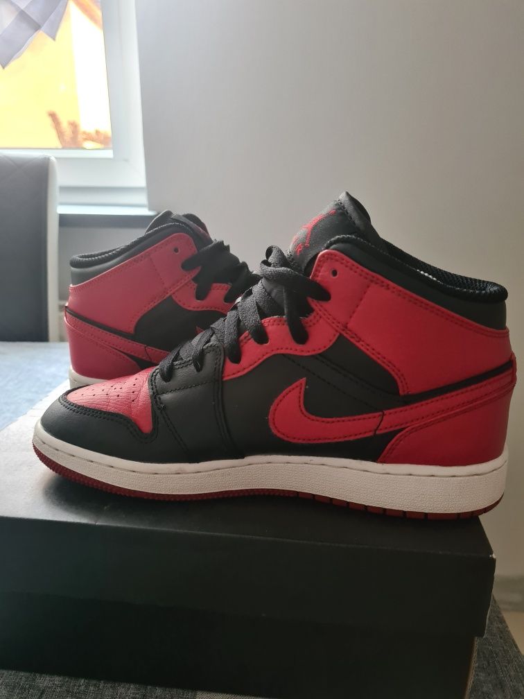 Jordan 1 Mid Banned