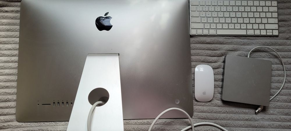 Комп'ютер Apple моноблок