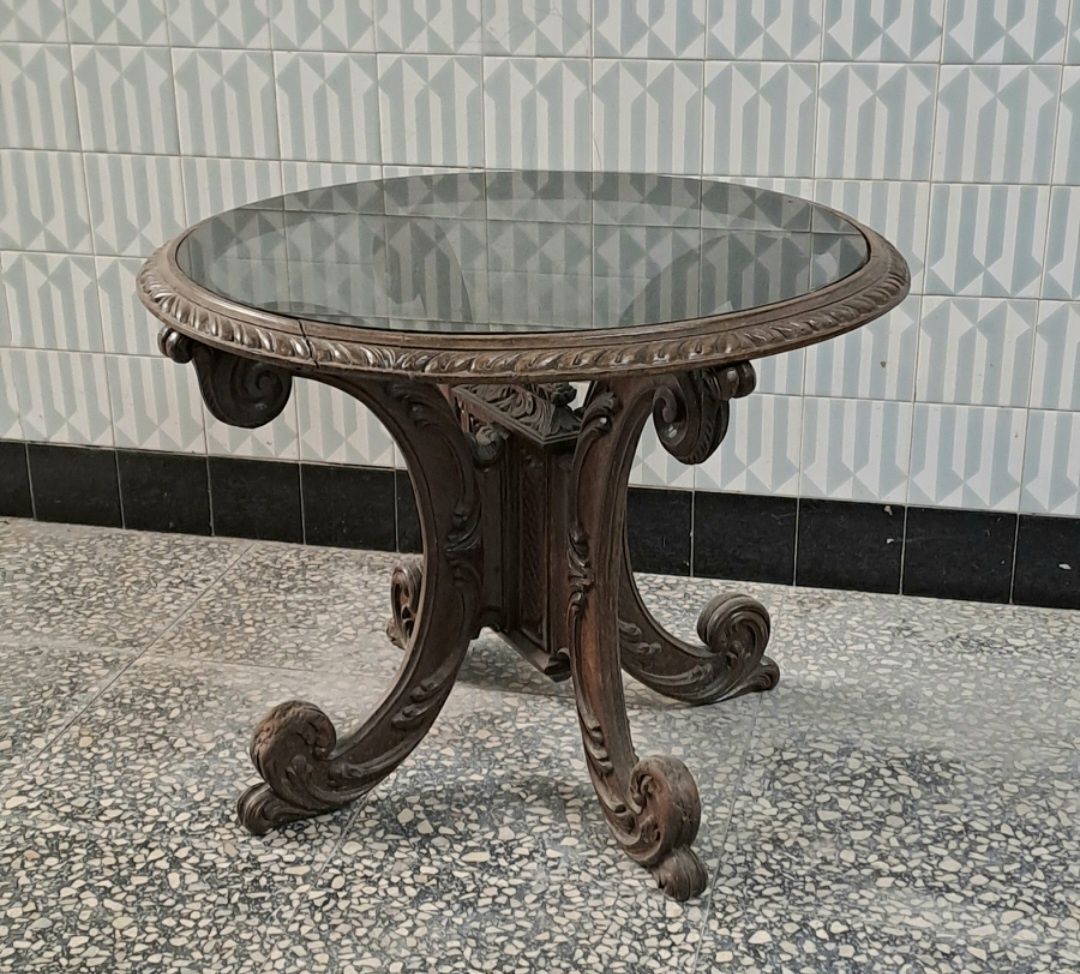 Mesa de centro madeira maciça e tampo em vidro