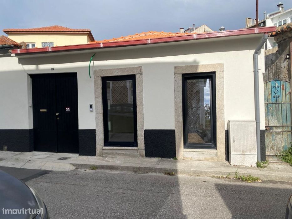 Casa Térrea T2 totalmente restaurada com terraço e jardim