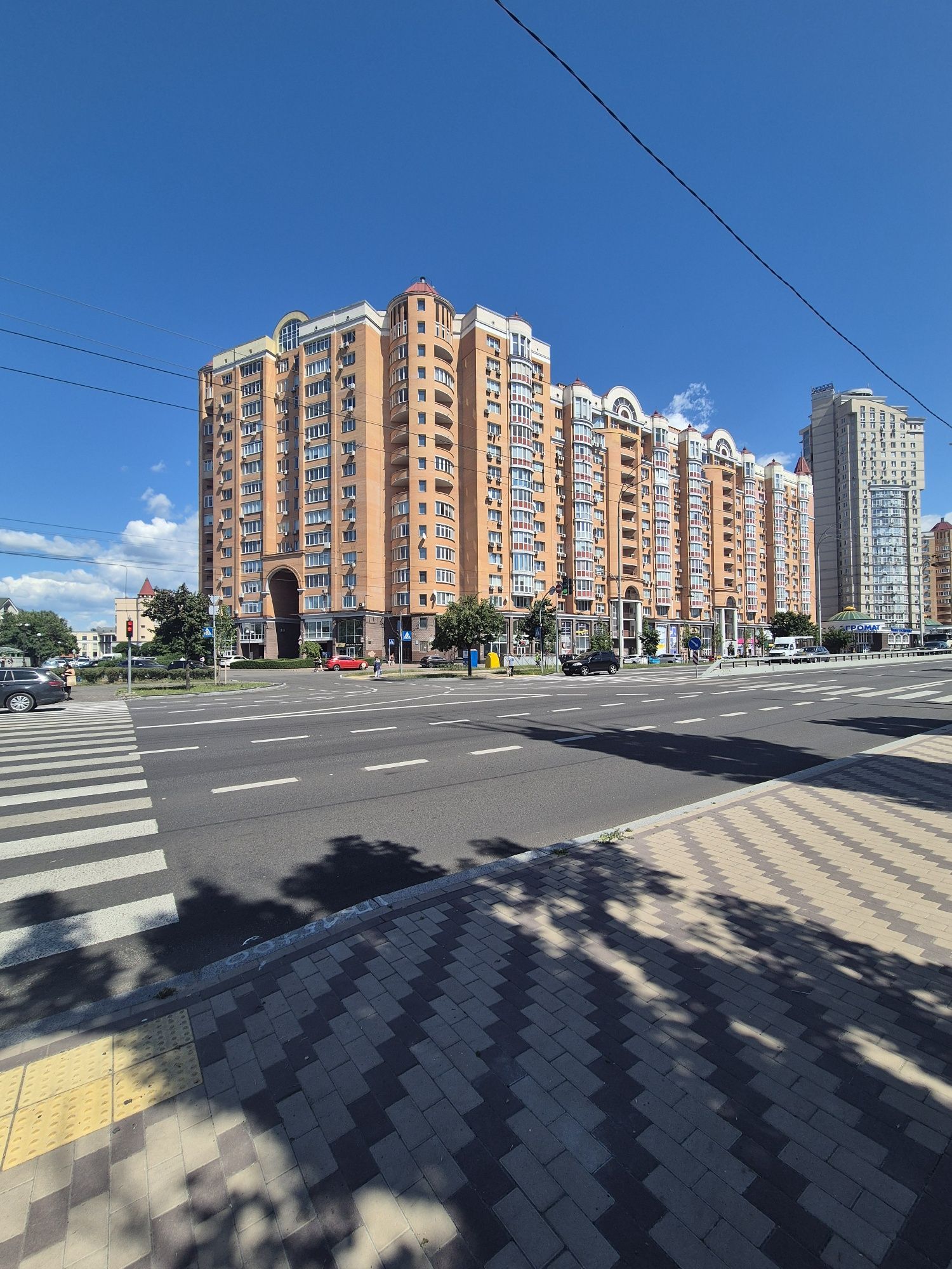 Без %  196м2. Фасадне приміщення ЖК Оазіс. Оболонь Пр-т Івасюка 10-А