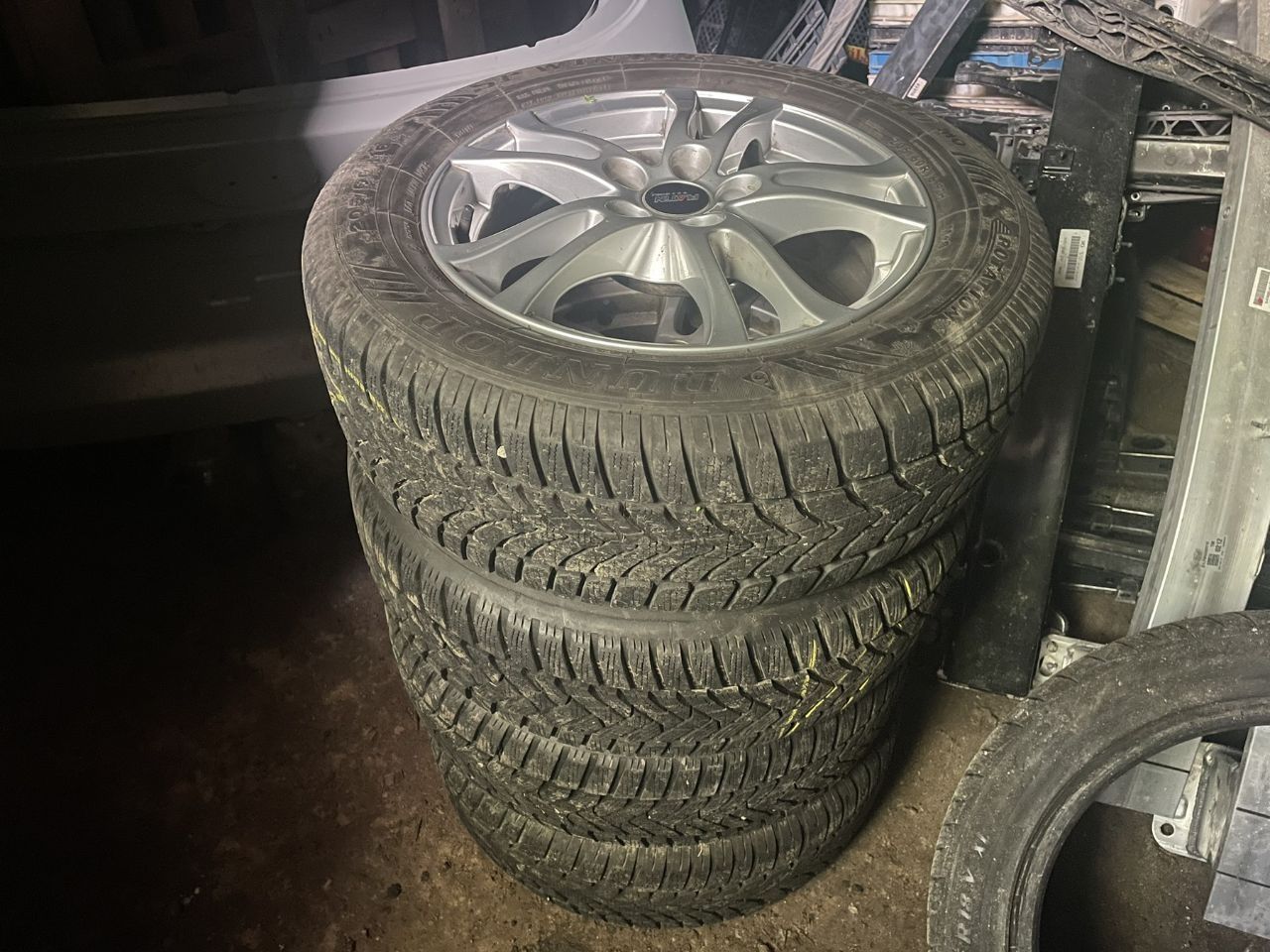 Зимова резина Dunlop sp winter sport  205/60R16