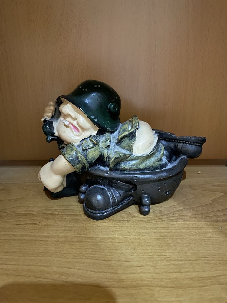 Копилка военный