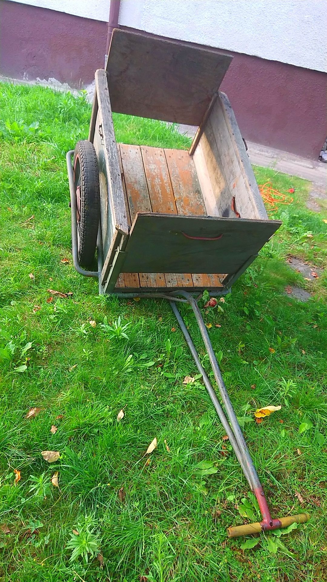 Wózek z solidną ramą