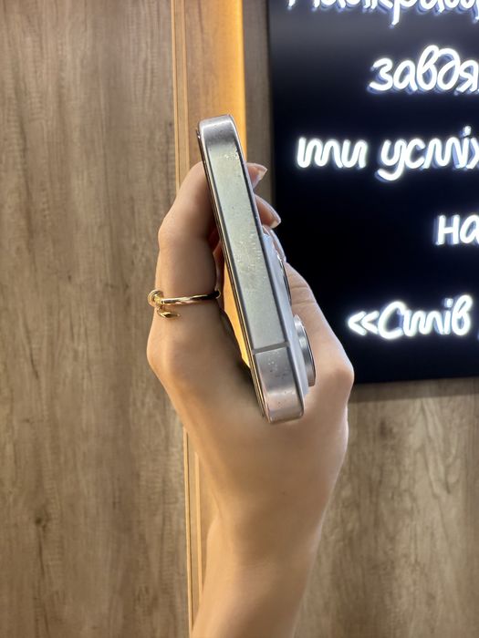 Б/у IPHONE 16Pro 128 White Titanium Neverlock Костюшка,5 igrand